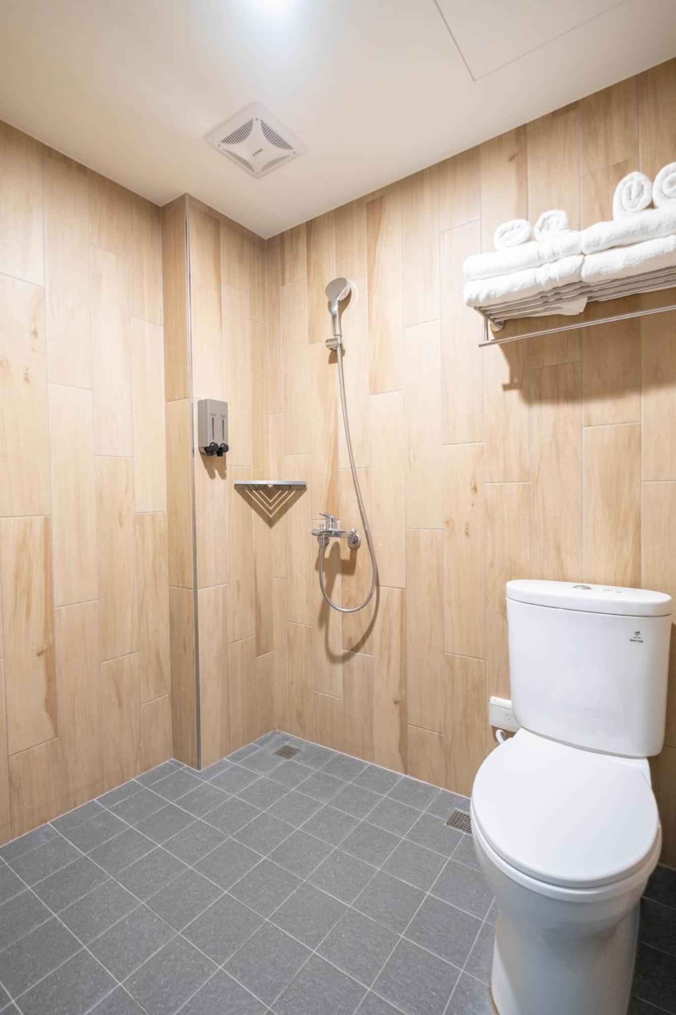 Raito Hostel來多旅宿台南民宿 Exteriör bild